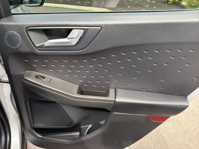 Certified 2020 Ford Escape Titanium image 34