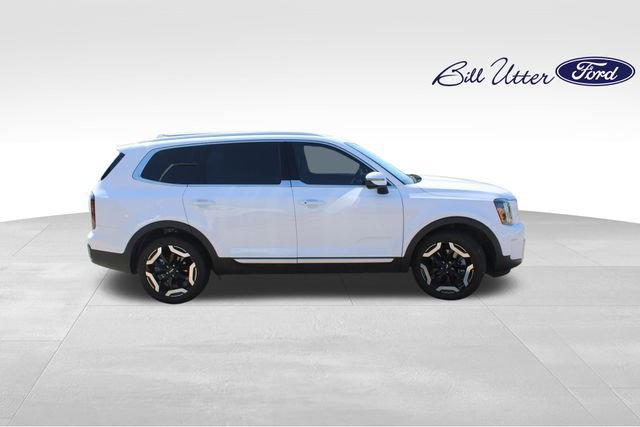 Used 2025 Kia Telluride EX w/ EX Captain's Chair Package FWD image 4