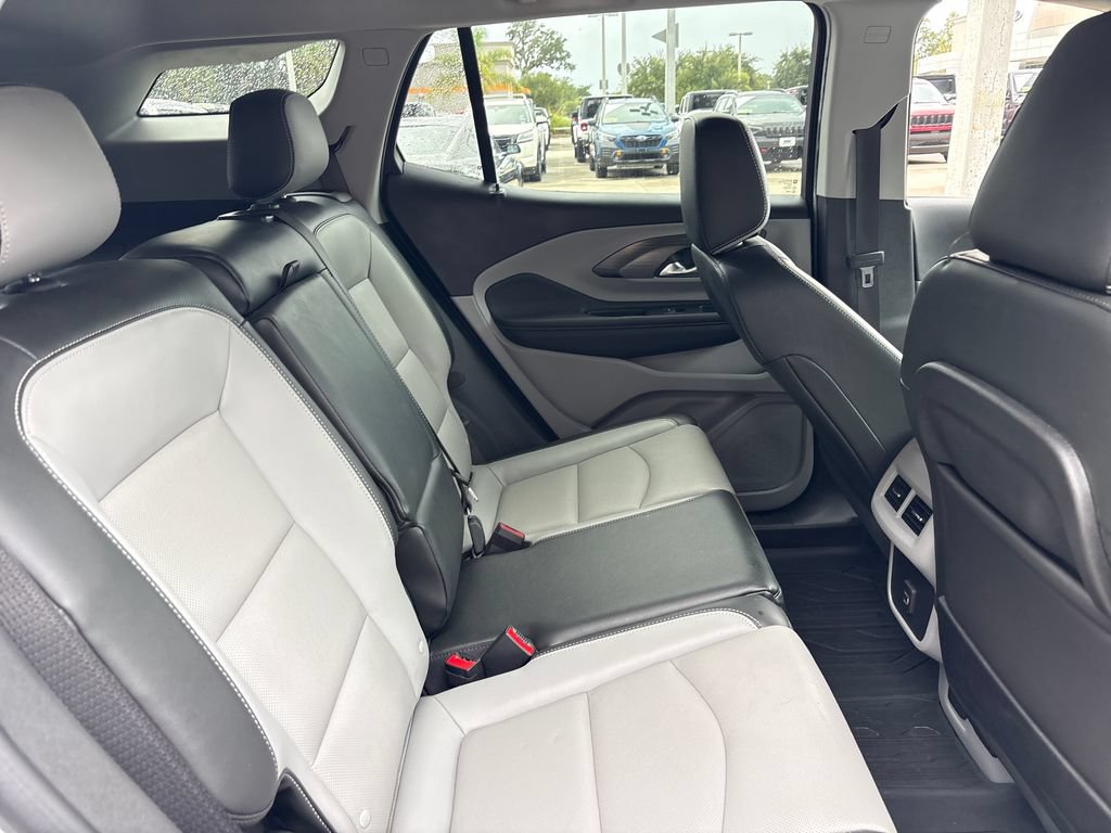 Used 2022 GMC Terrain SLT w/ Tech Package FWD image 28