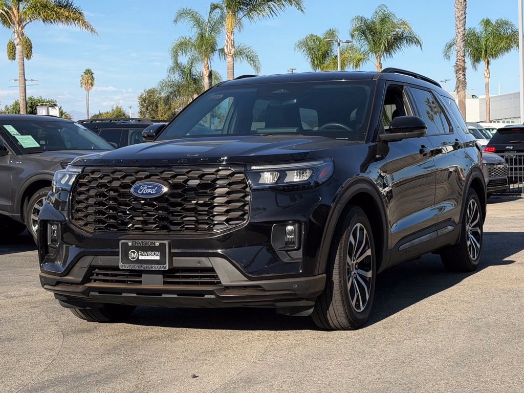 Certified 2025 Ford Explorer ST-Line w/ Premium Package RWD image 4