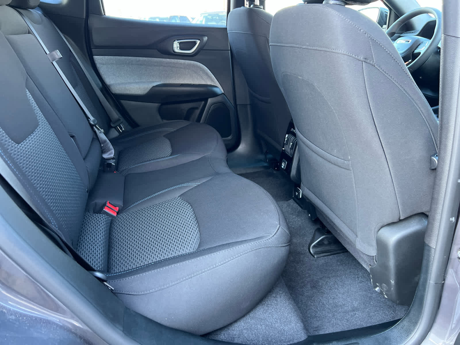 Used 2024 Jeep Compass Sport image 22