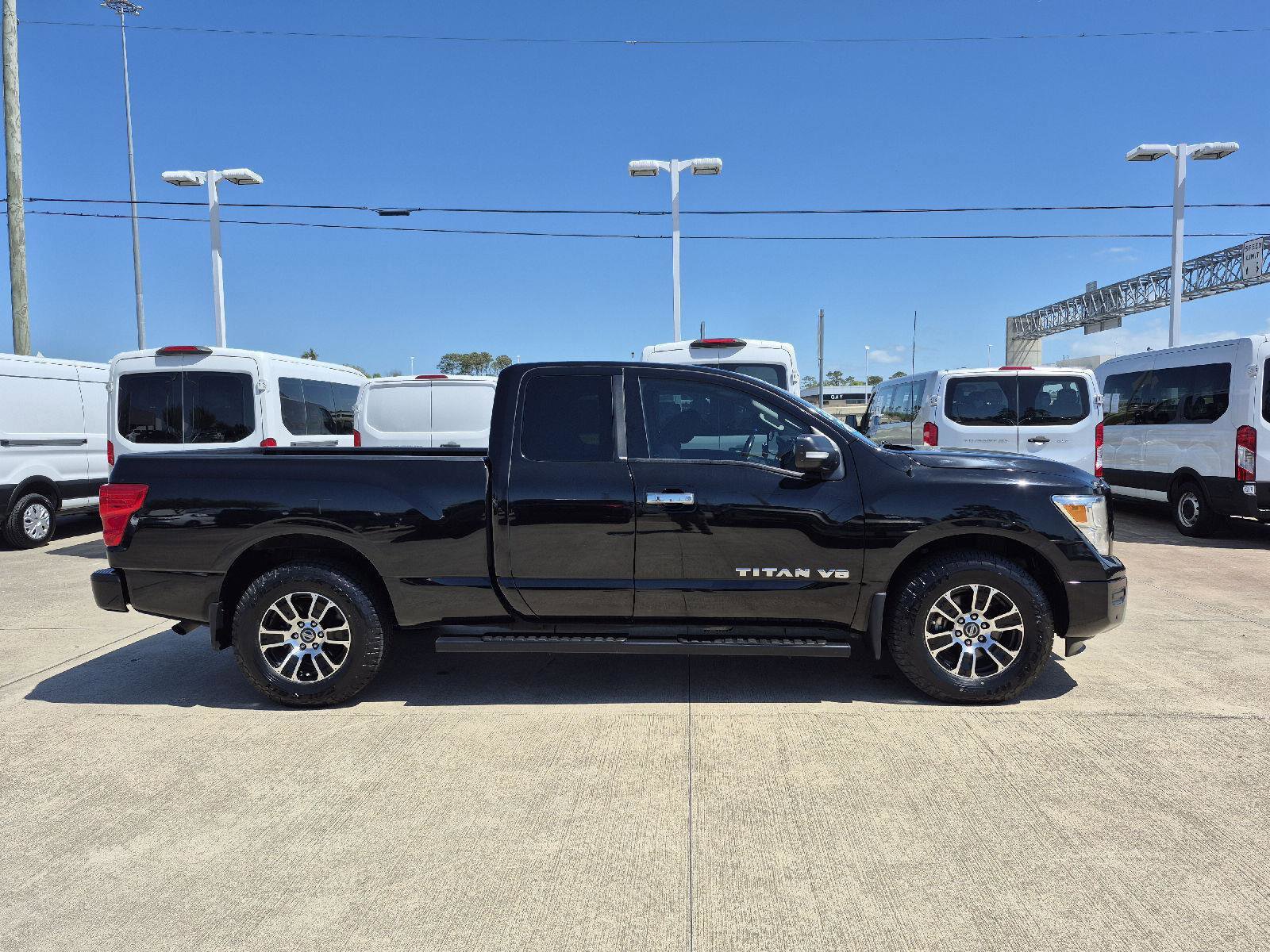 Used 2020 Nissan Titan SV w/ SV Convenience Package image 5