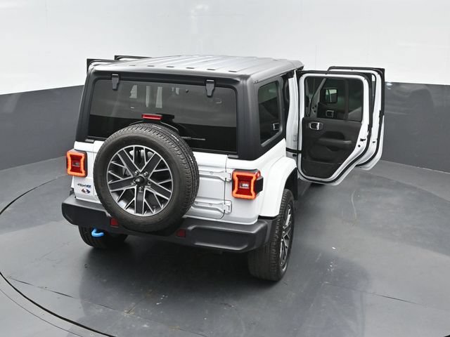 Used 2023 Jeep Wrangler Unlimited Sahara w/ Cold Weather Group AWD/4WD image 24