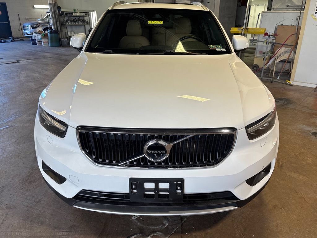 Used 2020 Volvo XC40 T5 Momentum w/ Protection Package AWD/4WD image 2