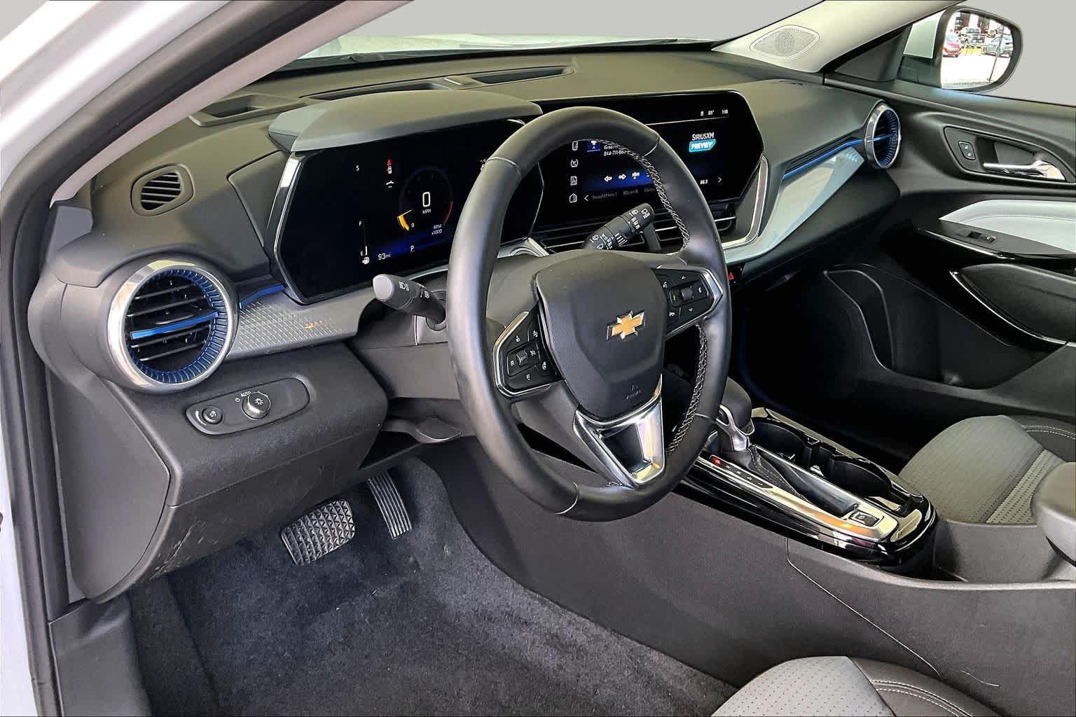 Used 2025 Chevrolet Trax LT w/ Driver Confidence Package FWD image 17