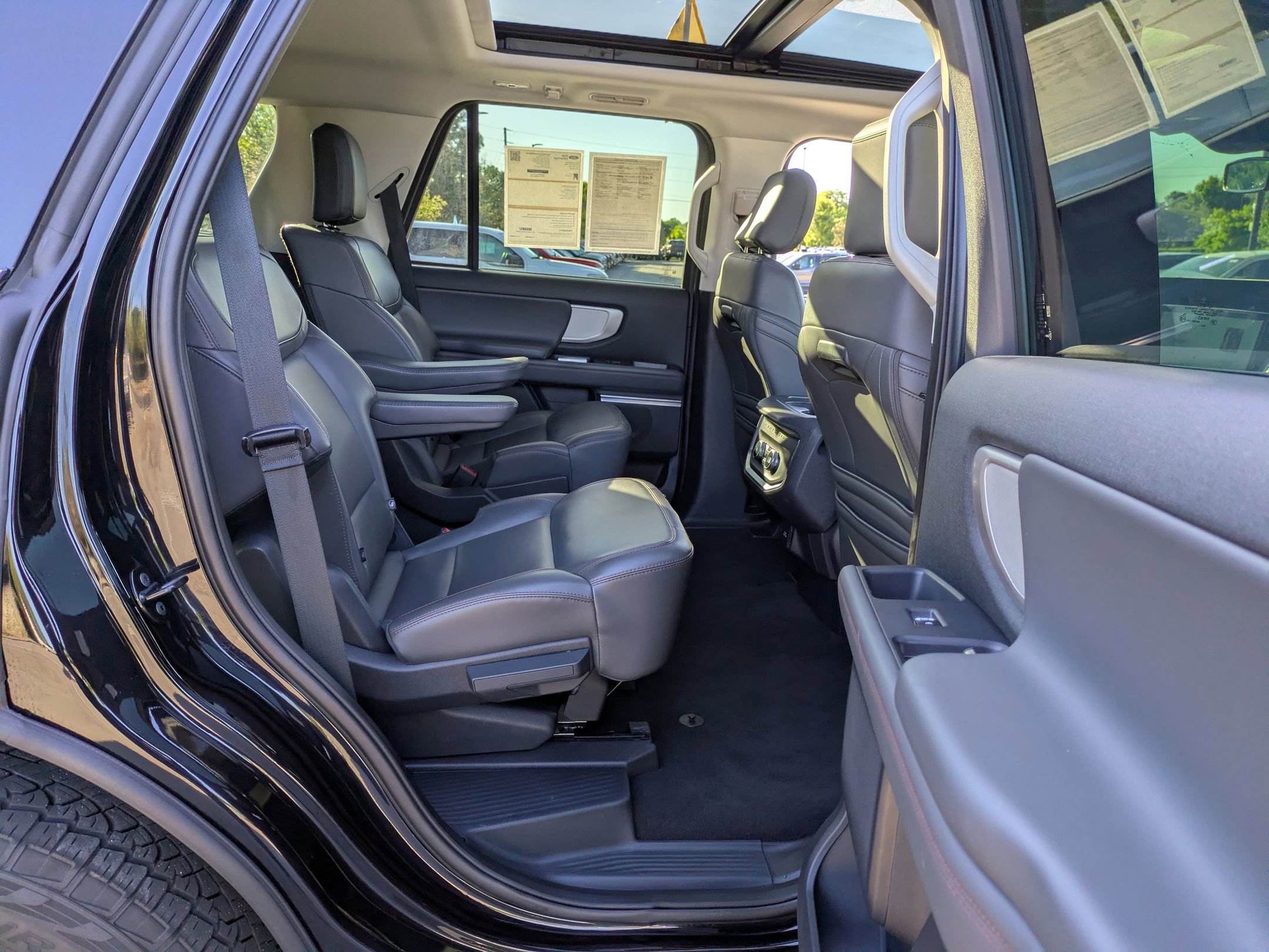 Certified 2025 Ford Expedition Active AWD/4WD image 34