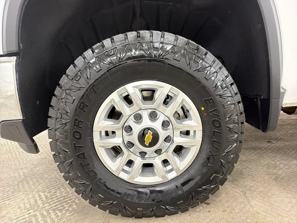 Used 2025 Chevrolet Silverado 2500 LT w/ Convenience Package AWD/4WD image 13