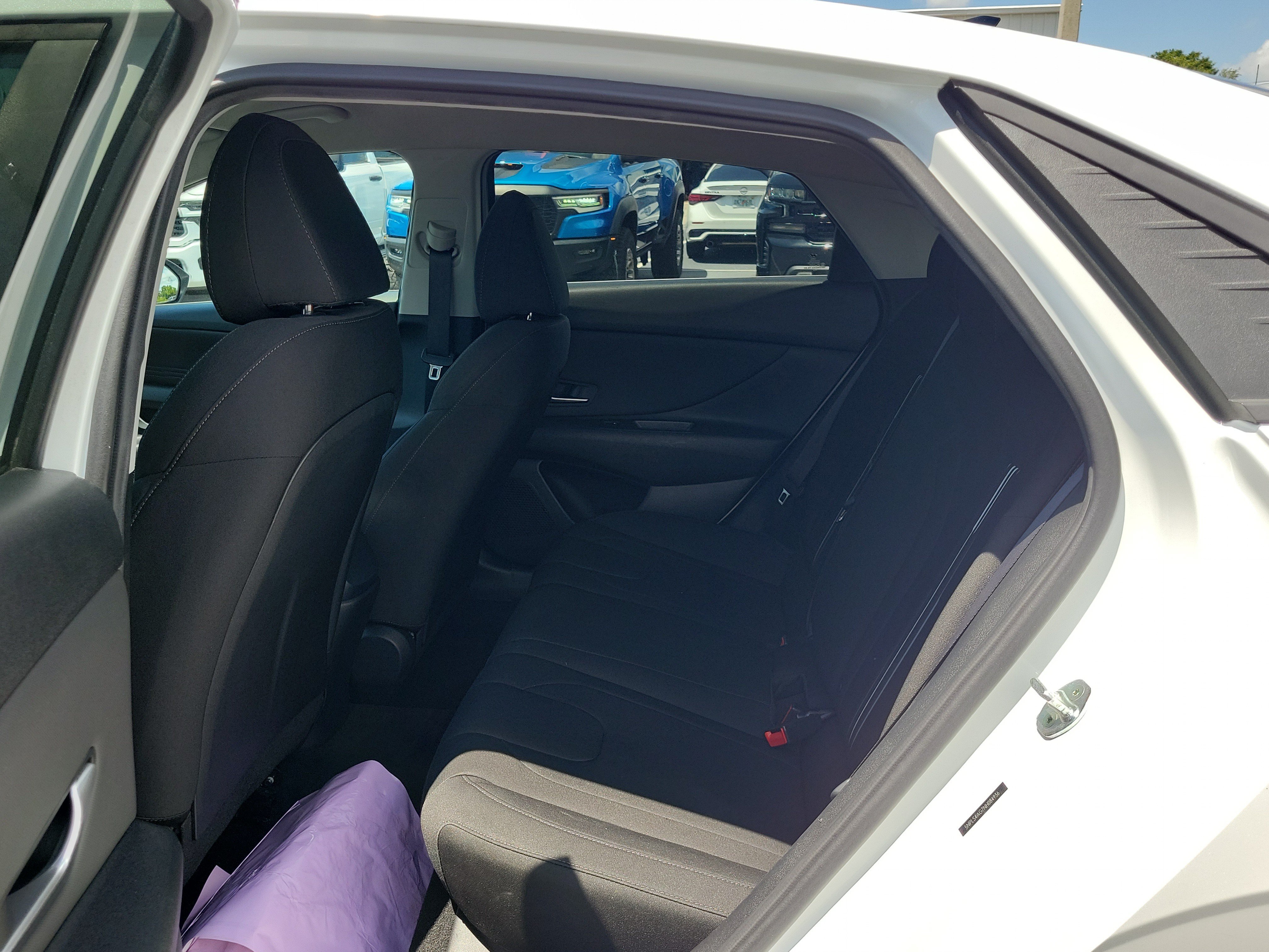 Used 2022 Hyundai Elantra SEL w/ Convenience Package FWD image 11