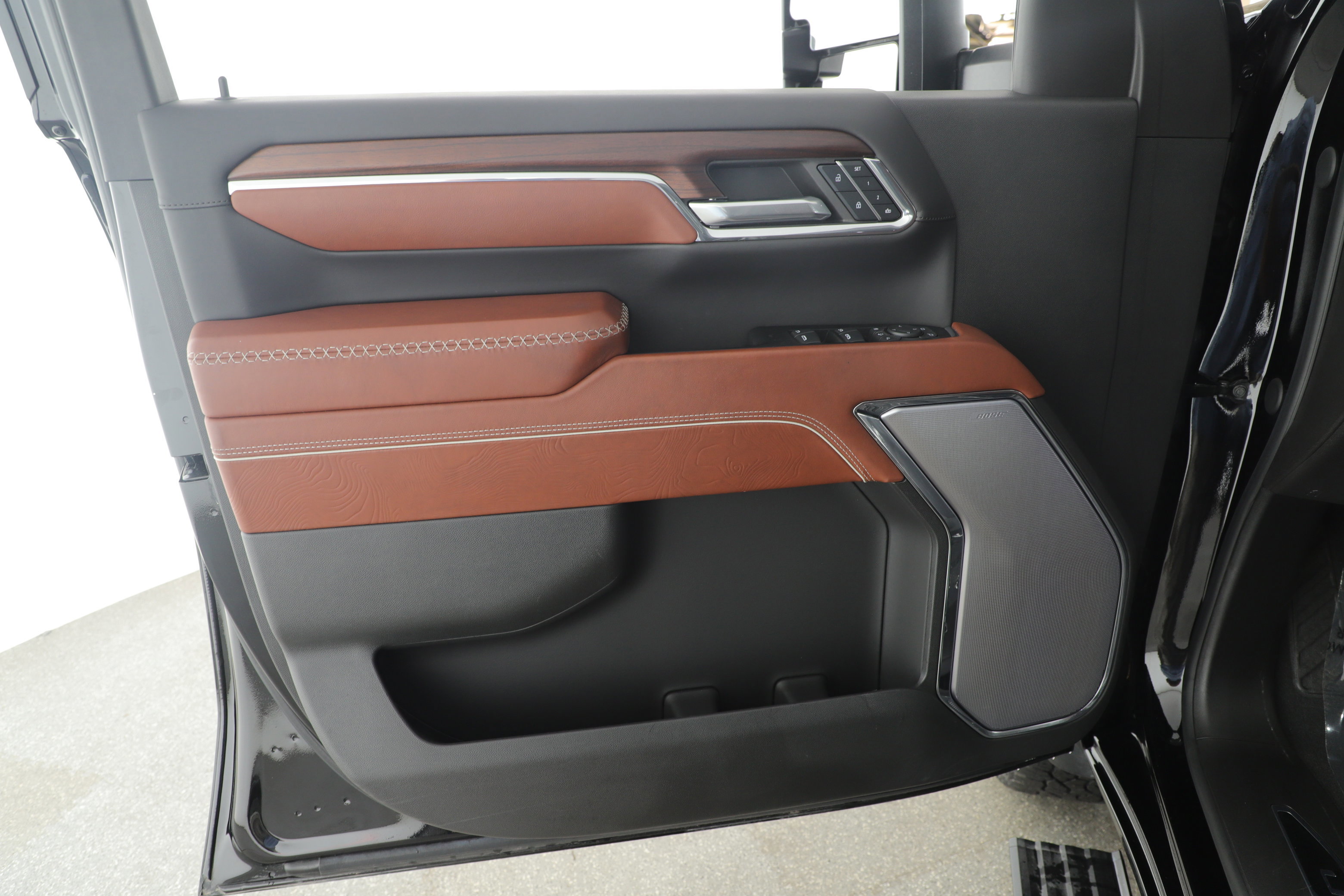 Used 2024 GMC Sierra 2500 Denali Ultimate w/ Max Trailering Package image 8