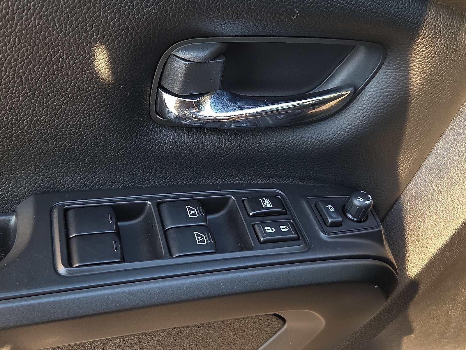 Used 2021 Nissan Titan PRO-4X w/ Pro-4x Convenience Package AWD/4WD image 13