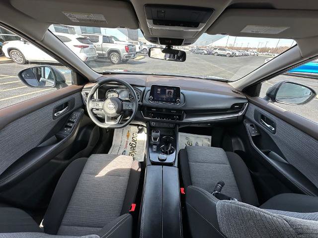 Used 2023 Nissan Rogue SV image 5