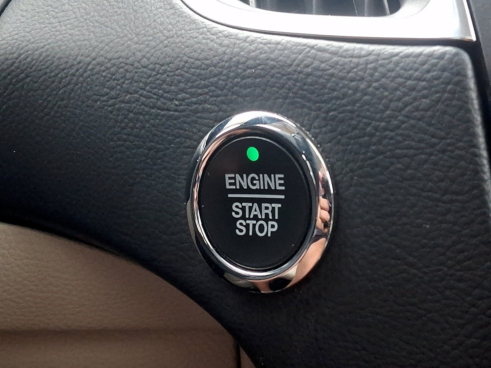 Certified 2020 Ford Edge Titanium FWD image 23
