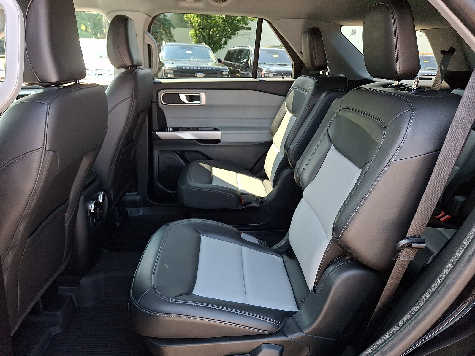 Certified 2024 Ford Explorer XLT w/ Equipment Group 202A AWD/4WD image 13