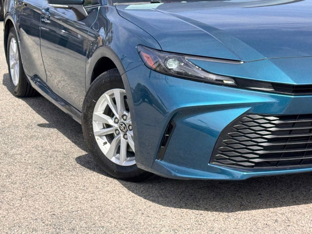 Used 2025 Toyota Camry LE w/ Convenience Package FWD image 4