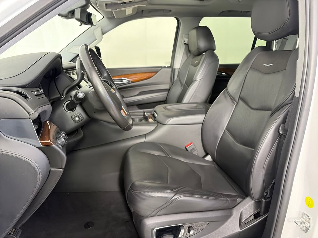 Used 2019 Cadillac Escalade Luxury AWD/4WD image 11
