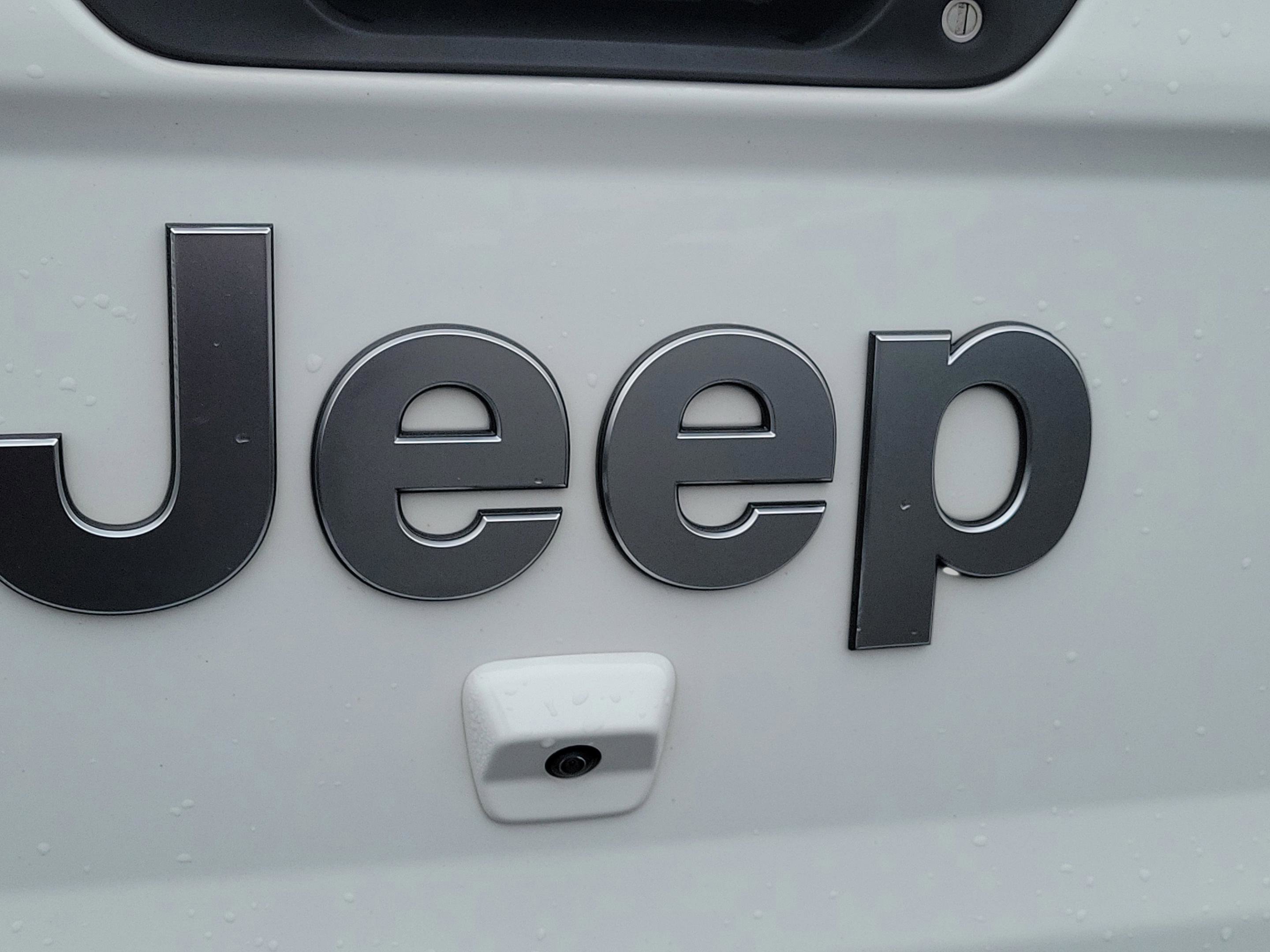 Used 2022 Jeep Gladiator Overland w/ Cold Weather Group image 17