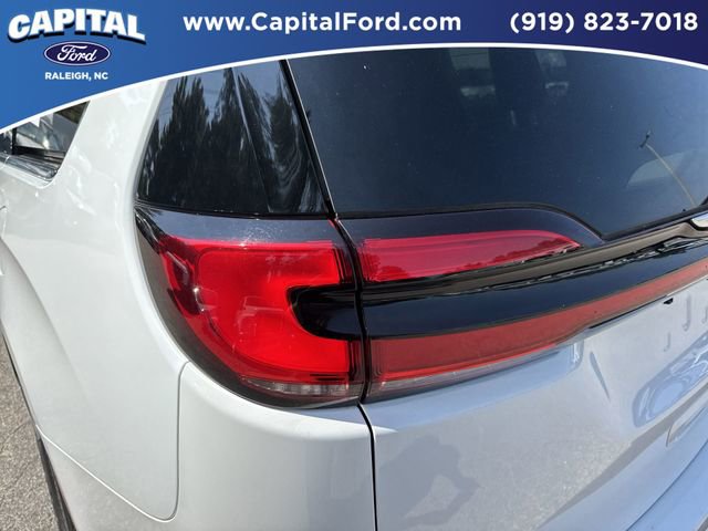 Used 2024 Chrysler Pacifica Touring-L FWD image 15