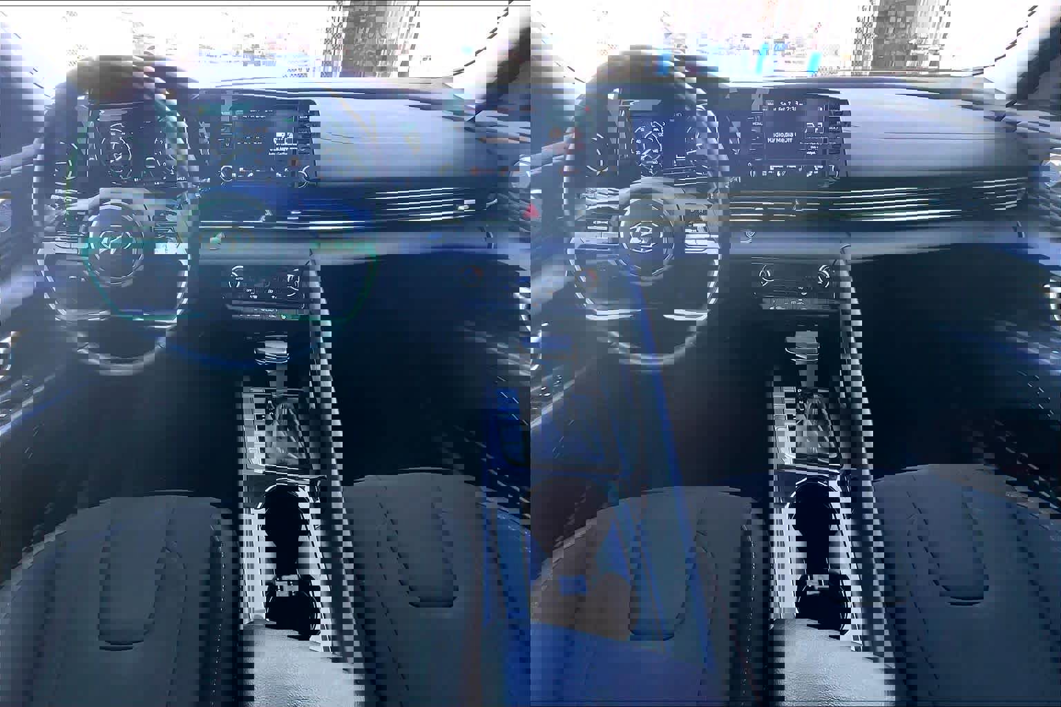 Used 2022 Hyundai Elantra SEL w/ Convenience + Premium Package image 16