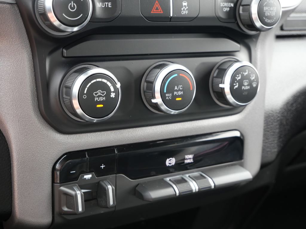 Used 2024 RAM 3500 Big Horn image 23