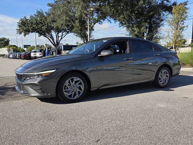 Used 2024 Hyundai Elantra SEL FWD image 4