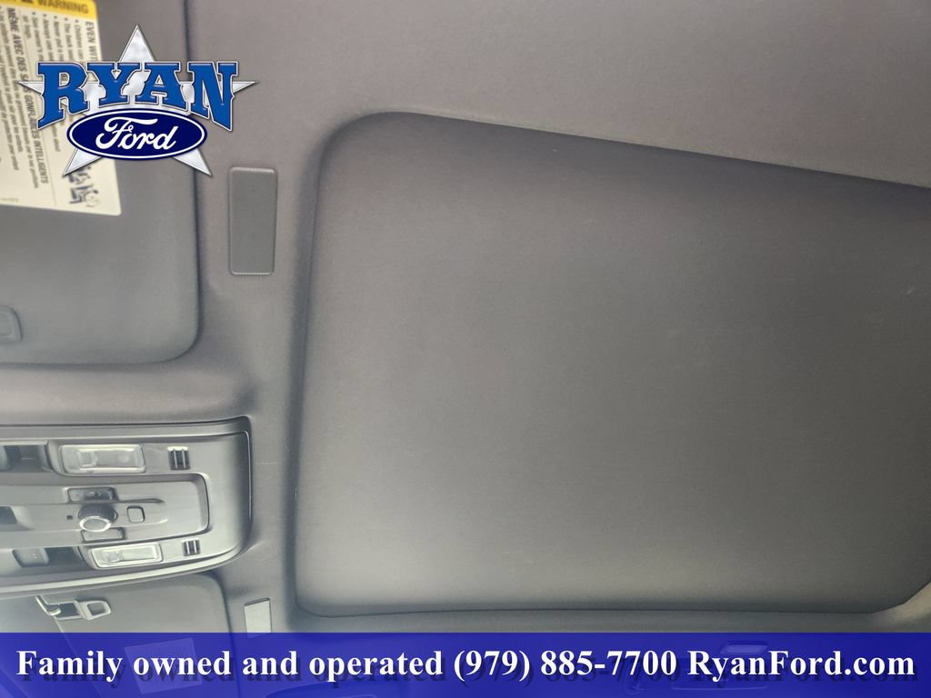Used 2025 Chevrolet Suburban Z71 w/ Comfort Package AWD/4WD image 18
