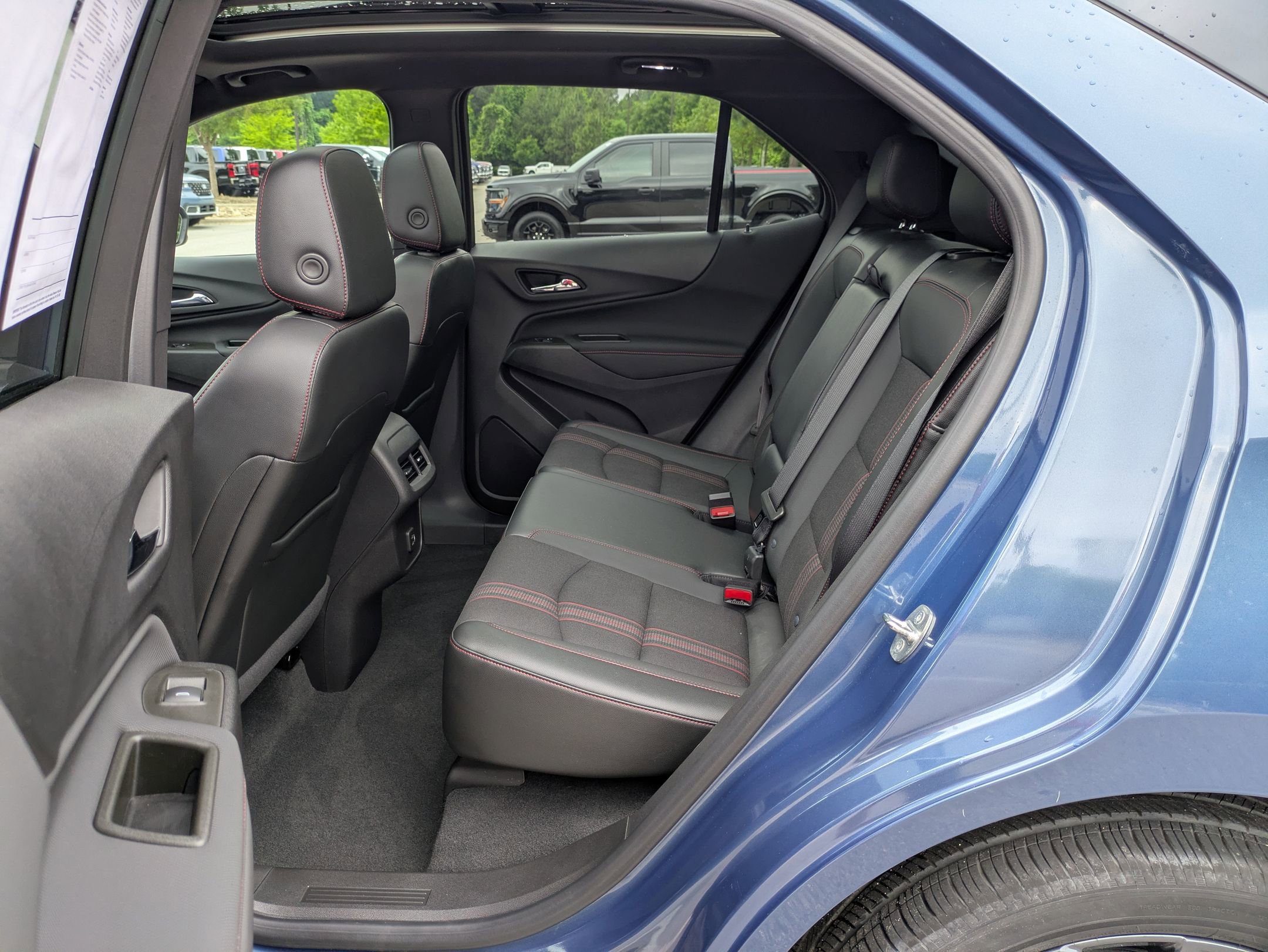 Used 2024 Chevrolet Equinox RS FWD image 29
