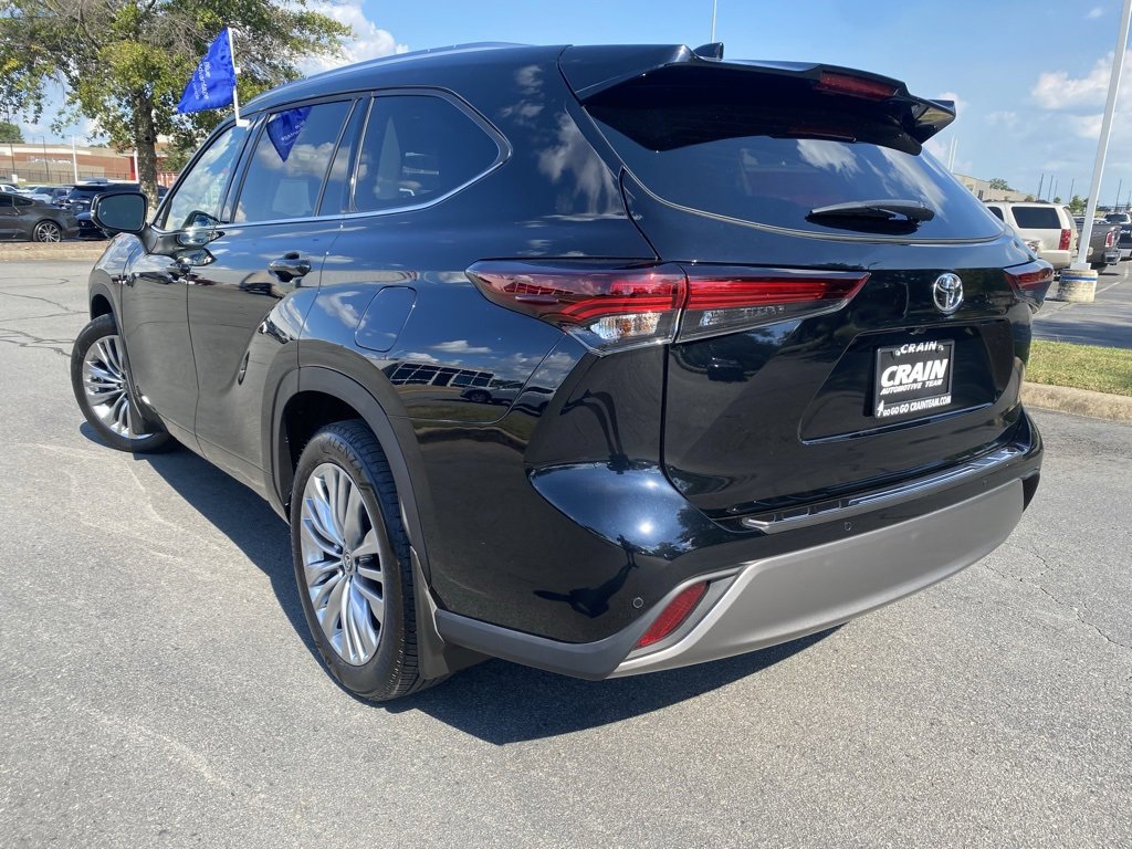 Used 2024 Toyota Highlander Platinum image 5
