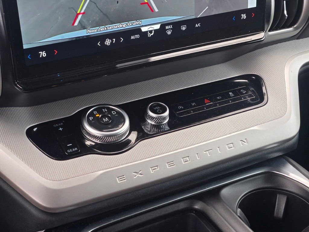 Certified 2025 Ford Expedition Active AWD/4WD image 33