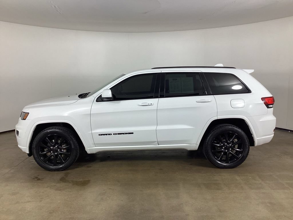 Used 2018 Jeep Grand Cherokee Altitude AWD/4WD image 16