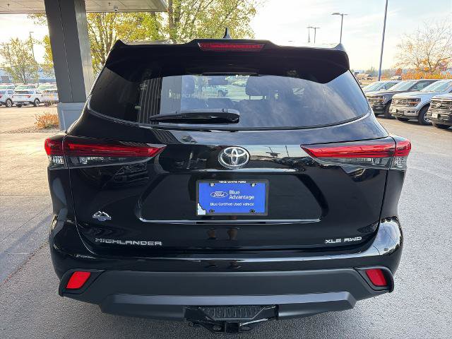 Used 2021 Toyota Highlander XLE AWD/4WD image 13