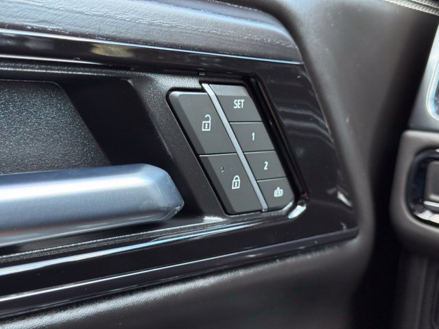 Used 2025 GMC Yukon AT4 Ultimate AWD/4WD image 31