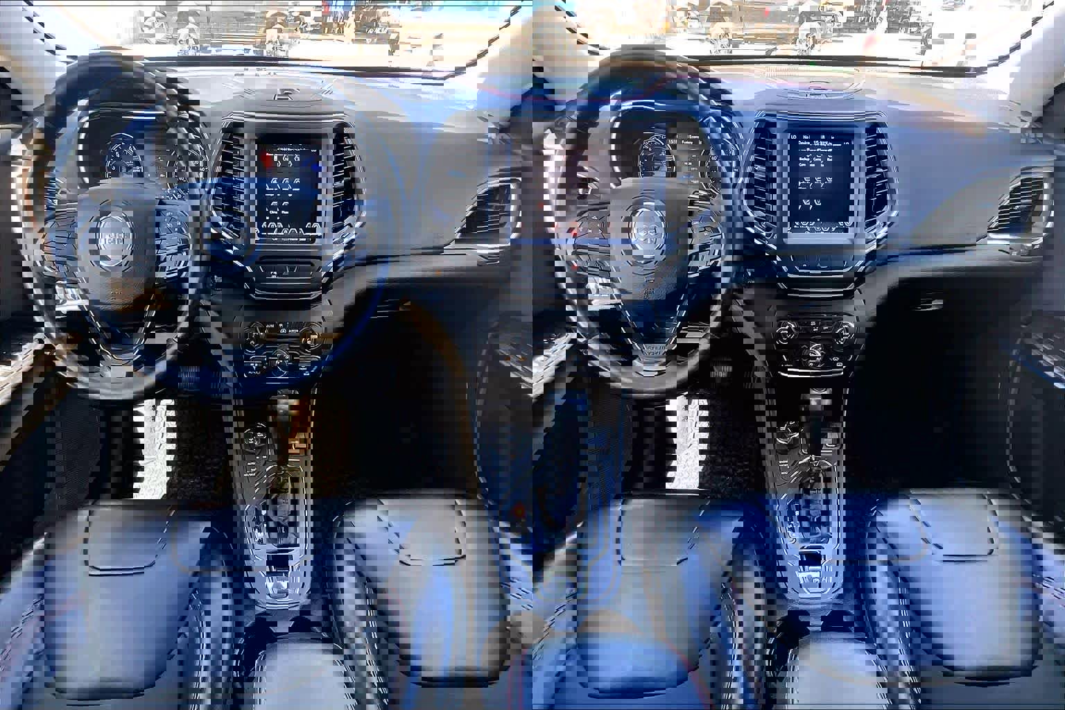 Used 2019 Jeep Cherokee Trailhawk w/ Comfort/Convenience Group AWD/4WD image 18