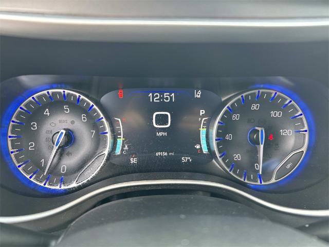 Used 2024 Chrysler Pacifica Touring-L image 34