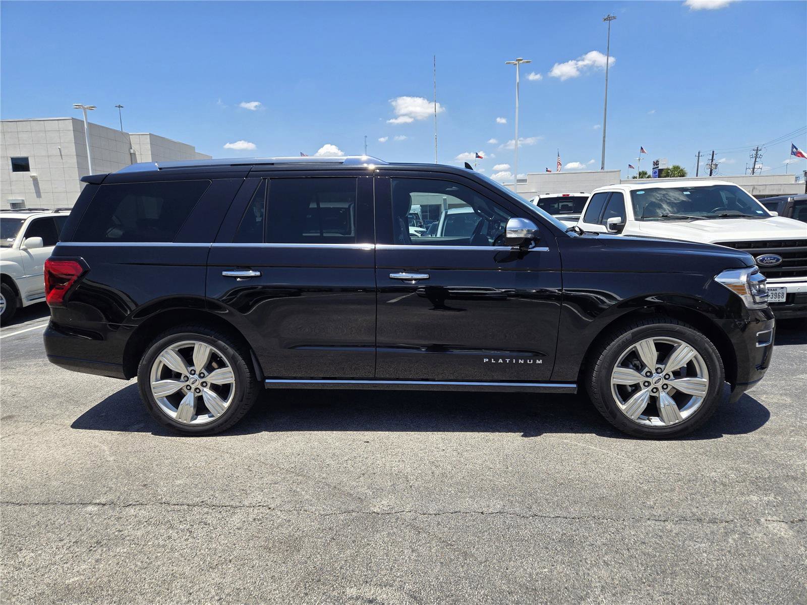 Certified 2022 Ford Expedition Platinum RWD image 4