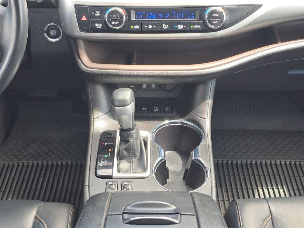Used 2019 Toyota Highlander XLE AWD/4WD image 13