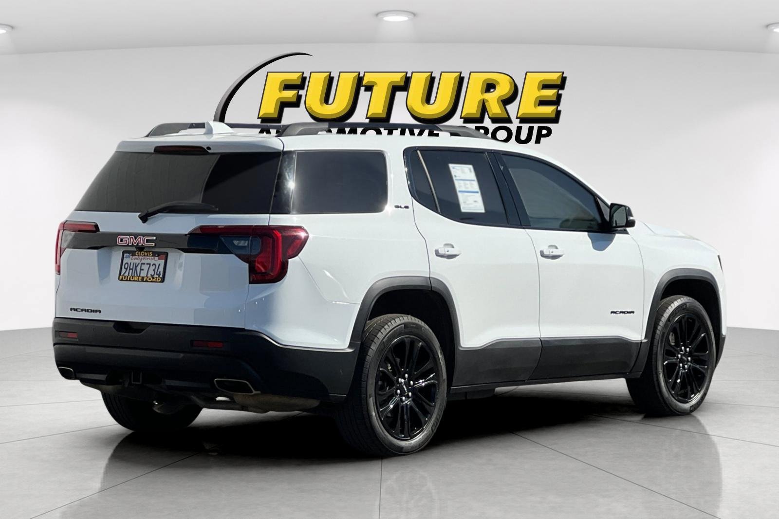 Used 2023 GMC Acadia SLE w/ Driver Convenience Package image 5