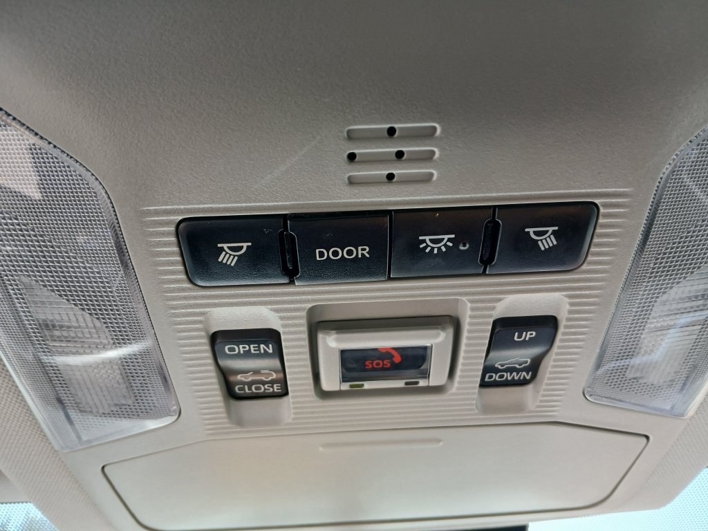 Used 2021 Toyota RAV4 XLE w/ Convenience Package FWD image 17