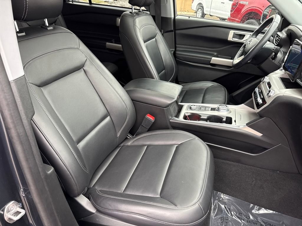 Certified 2023 Ford Explorer XLT w/ Equipment Group 202A image 9