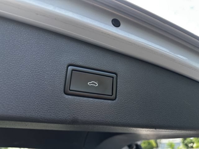 Used 2018 Volkswagen Tiguan SEL AWD/4WD image 44