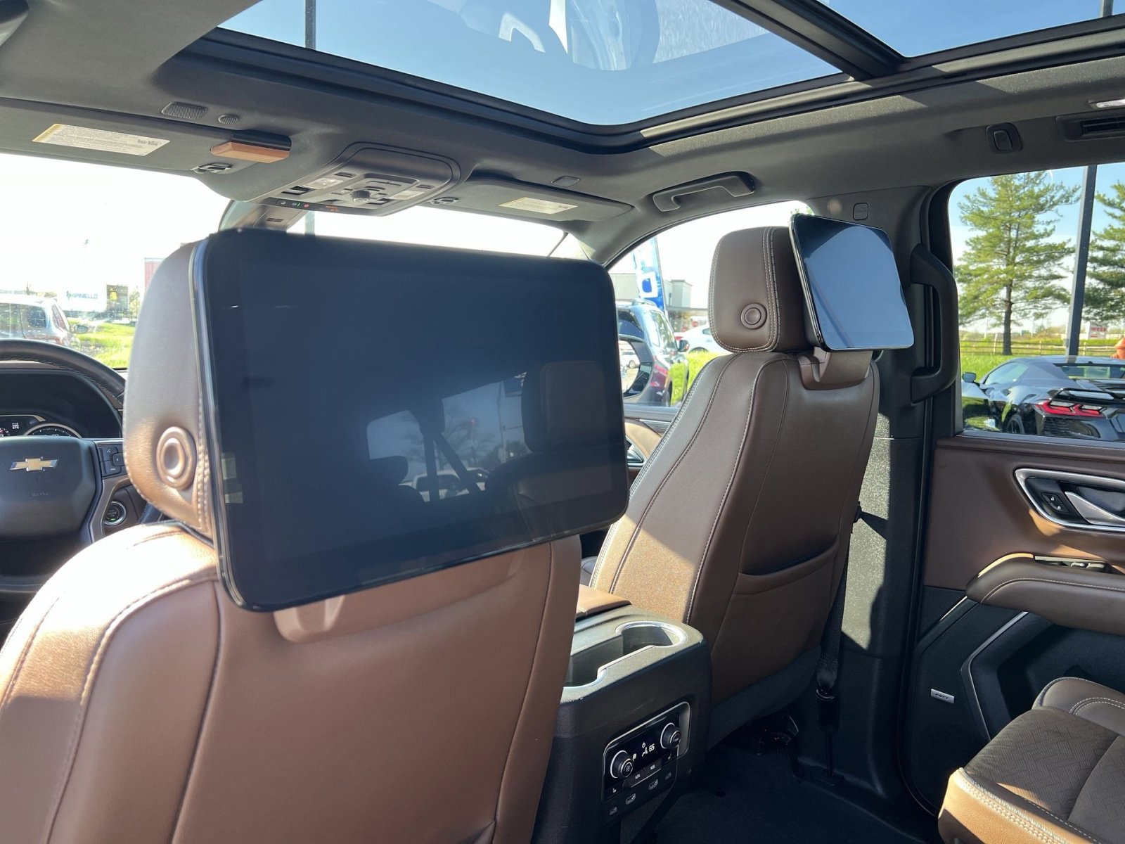 Used 2021 Chevrolet Suburban High Country w/ Premium Package image 27