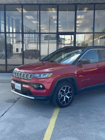 Used 2025 Jeep Compass Limited AWD/4WD image 2