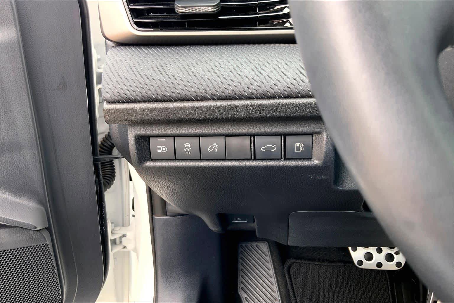 Used 2025 Toyota Camry SE w/ Convenience Package FWD image 36