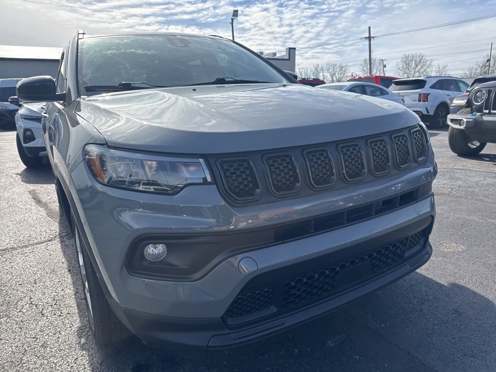 Used 2023 Jeep Compass Latitude image 9