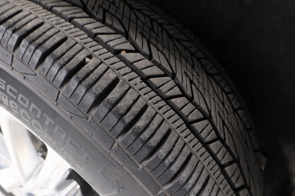 Used 2023 Buick Enclave Essence w/ Experience Buick Package image 21