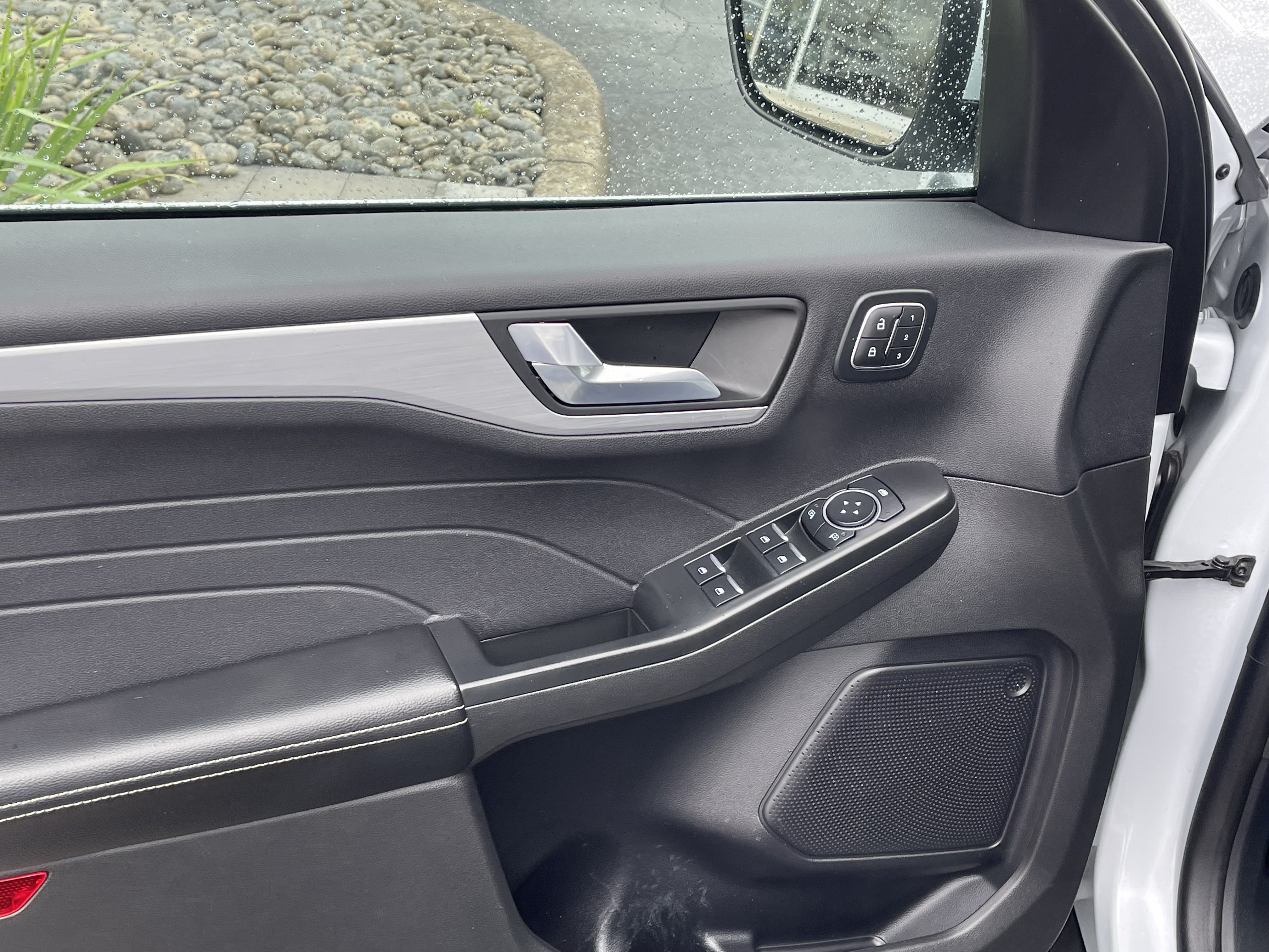 Certified 2025 Ford Escape Platinum AWD/4WD image 14