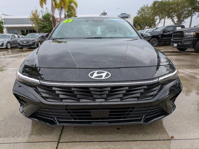 Used 2025 Hyundai Elantra SEL image 8
