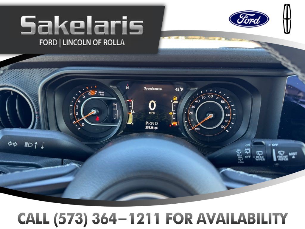 Used 2025 Jeep Wrangler Unlimited Rubicon AWD/4WD image 16