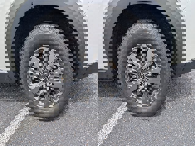 Used 2024 Nissan Pathfinder SV w/ SV Premium Package image 32