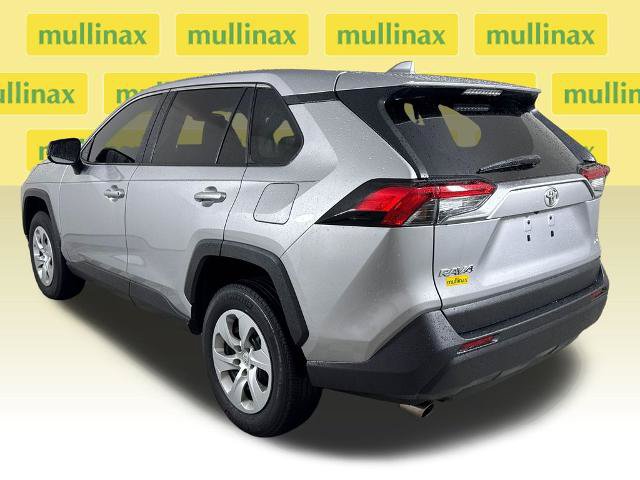 Used 2022 Toyota RAV4 LE AWD/4WD image 11