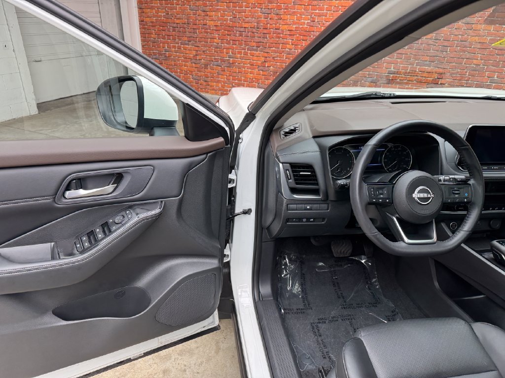 Used 2023 Nissan Rogue SV w/ SV Premium B Package AWD/4WD image 9